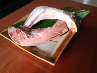 鮪カマ中サイズ（約20cm）