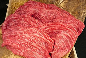 【仙台牛】宮城県を代表するブランド牛。 杜の都と言われる豊かな緑と水が育てた和牛。 脂質の良さと肉質の柔らかさは、他の和牛にも負けず劣らず。 この美味しさは、一度味わってみる価値があります。