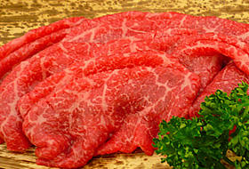 【前沢牛】岩手県が誇るブランド牛。 奥州山脈からわき出すミネラルたっぷりの水と静寂で豊かな自然に恵まれた、上質な肉質と上品な味わいが「ギューと」凝縮。 他の和牛には負けません。