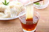 今年も暑い夏がやってくる！「冷たいメニュー」が映える涼しげなお皿・食器特集