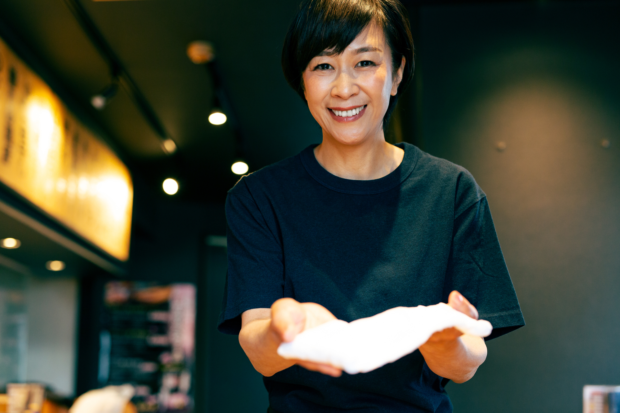 業務用のおしぼりは、布と紙、どちらがおすすめ?コスト面や衛生面から解説