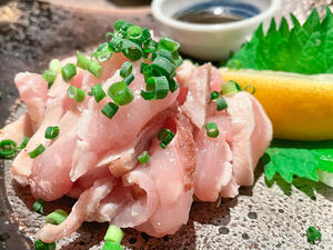 鶏肉の生食による食中毒が増加中。規制は？ 南九州はなぜ生食ができるか基準を解説 