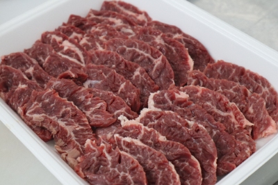 加工例：牛ハラミ焼肉カット